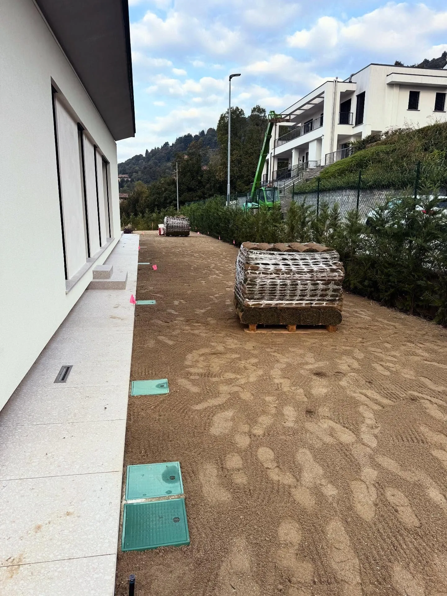 Giardino con graminacee e prato sul lago di Pusiano, foto 4
